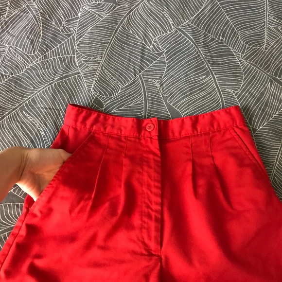 Vintage red pleated cuffed high waisted suit short - Picture 5 of 8